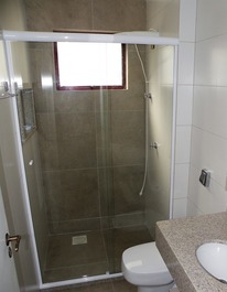 DOIS DORMIT - PRÉDIO FRENTE AO MAR - APTO. LATERAL