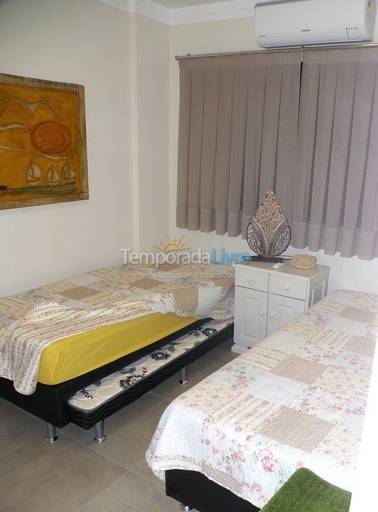 Apartamento para aluguel de temporada em Itapema (Centro)