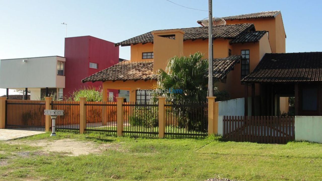 Casa para aluguel de temporada em Itapoá (Balneário Imperador)