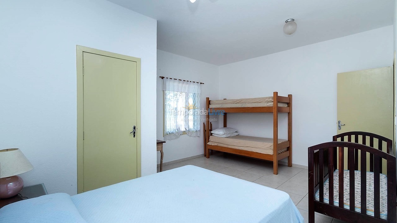 Casa para aluguel de temporada em Porto Belo (Perequê)