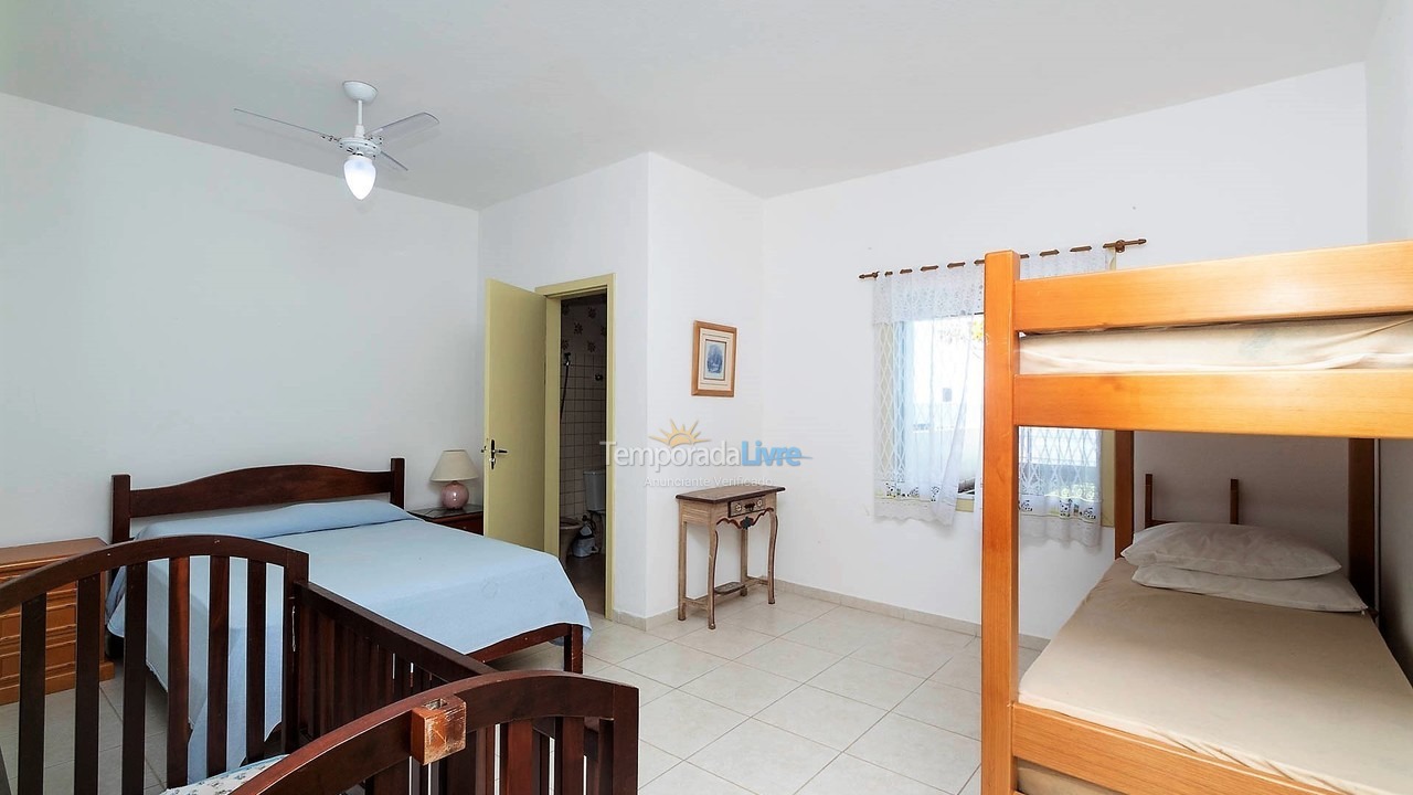 Casa para aluguel de temporada em Porto Belo (Perequê)