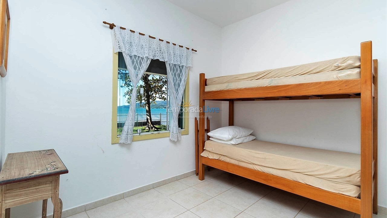 Casa para aluguel de temporada em Porto Belo (Perequê)