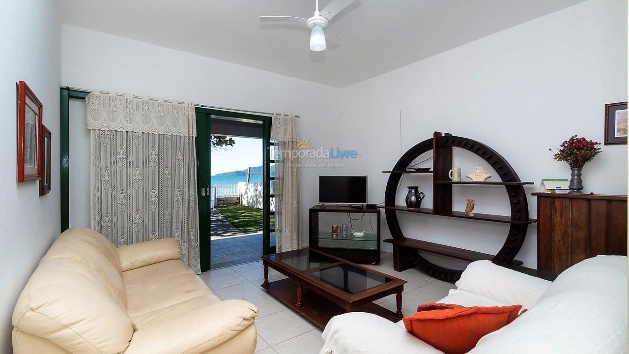 Casa para aluguel de temporada em Porto Belo (Perequê)