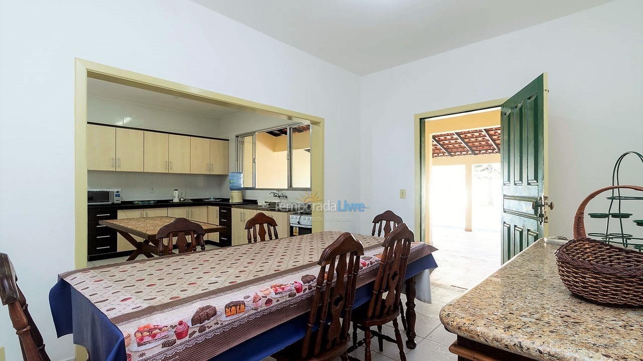 Casa para aluguel de temporada em Porto Belo (Perequê)