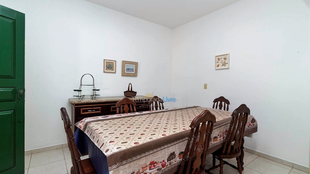 Casa para aluguel de temporada em Porto Belo (Perequê)