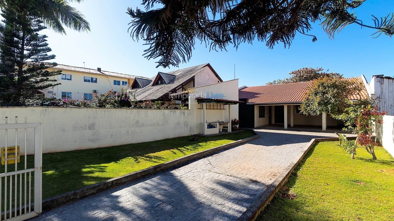 Casa para aluguel de temporada em Porto Belo (Perequê)
