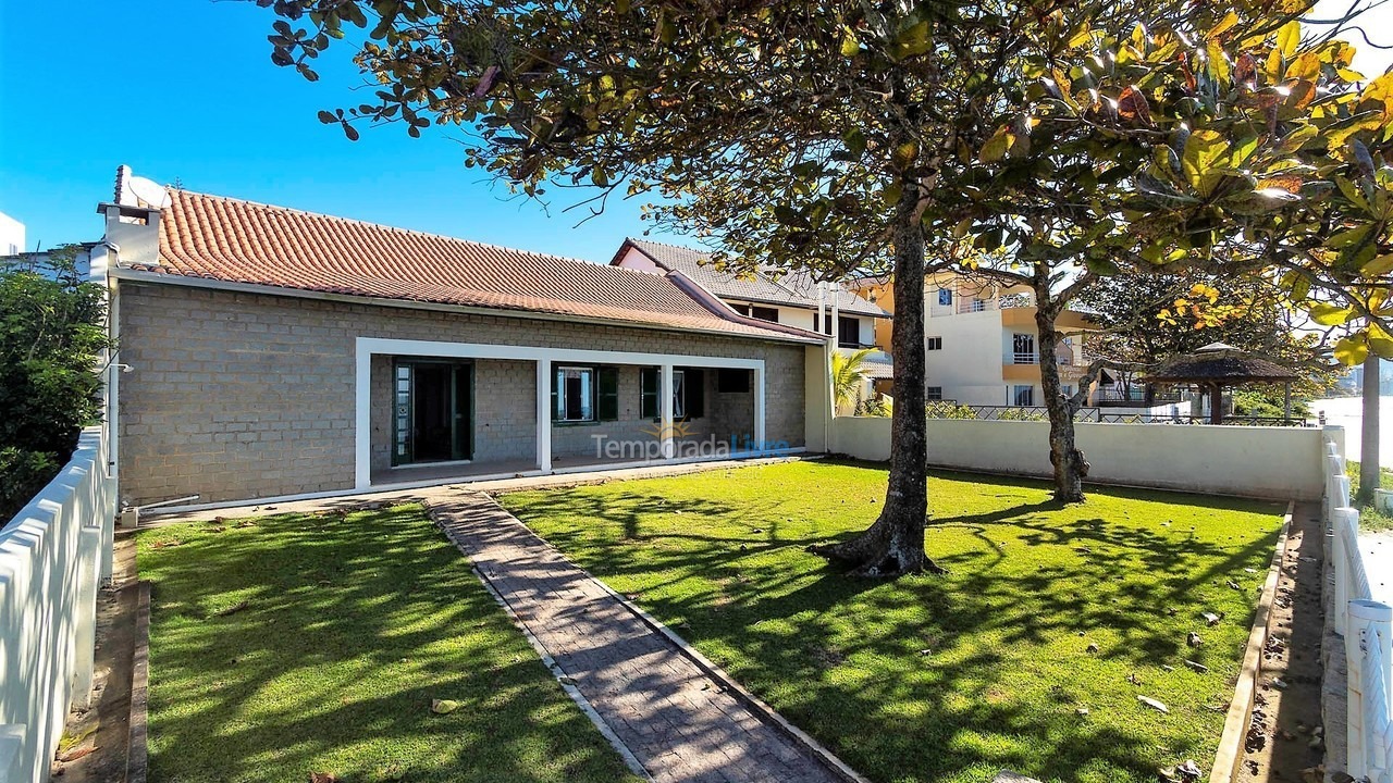 Casa para aluguel de temporada em Porto Belo (Perequê)