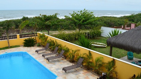 Vista piscina e mar da varanda do andar superior