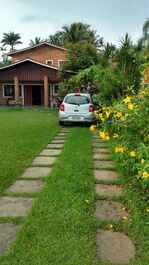 CASA JARDIM FRENTE MAR Praia LAGOINHA Ubatuba PE NA AREIA 6 pess
