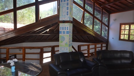 Casa com 6 quartos, sendo 5 suítes, à 700m da Praia de Taperapuan