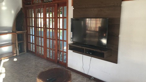 Casa com 6 quartos, sendo 5 suítes, à 700m da Praia de Taperapuan