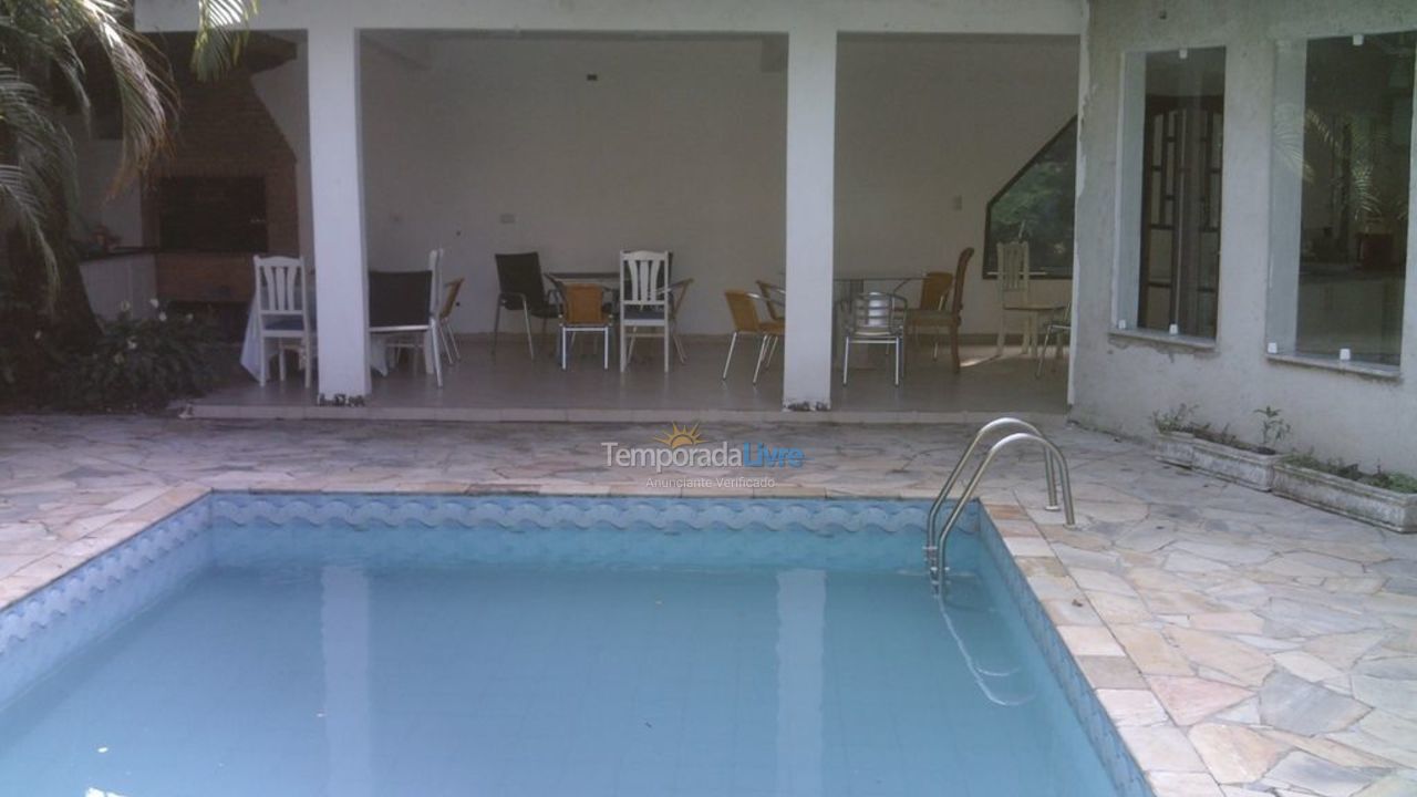 Casa para aluguel de temporada em Bertioga (Praia de Guaratuba)