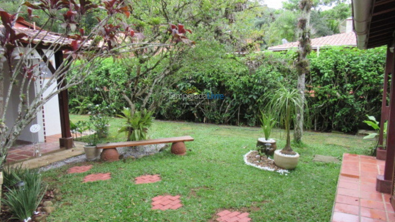 Casa para aluguel de temporada em Ubatuba (Praia da Fortaleza)