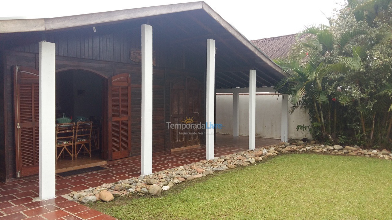 Casa para alquiler de vacaciones em Guaratuba (Balneário Eliane)