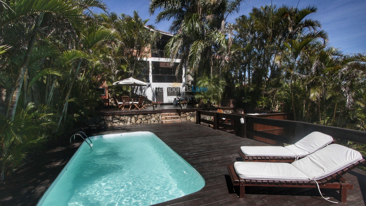 Casa para aluguel de temporada em Imbituba (Praia do Rosa)