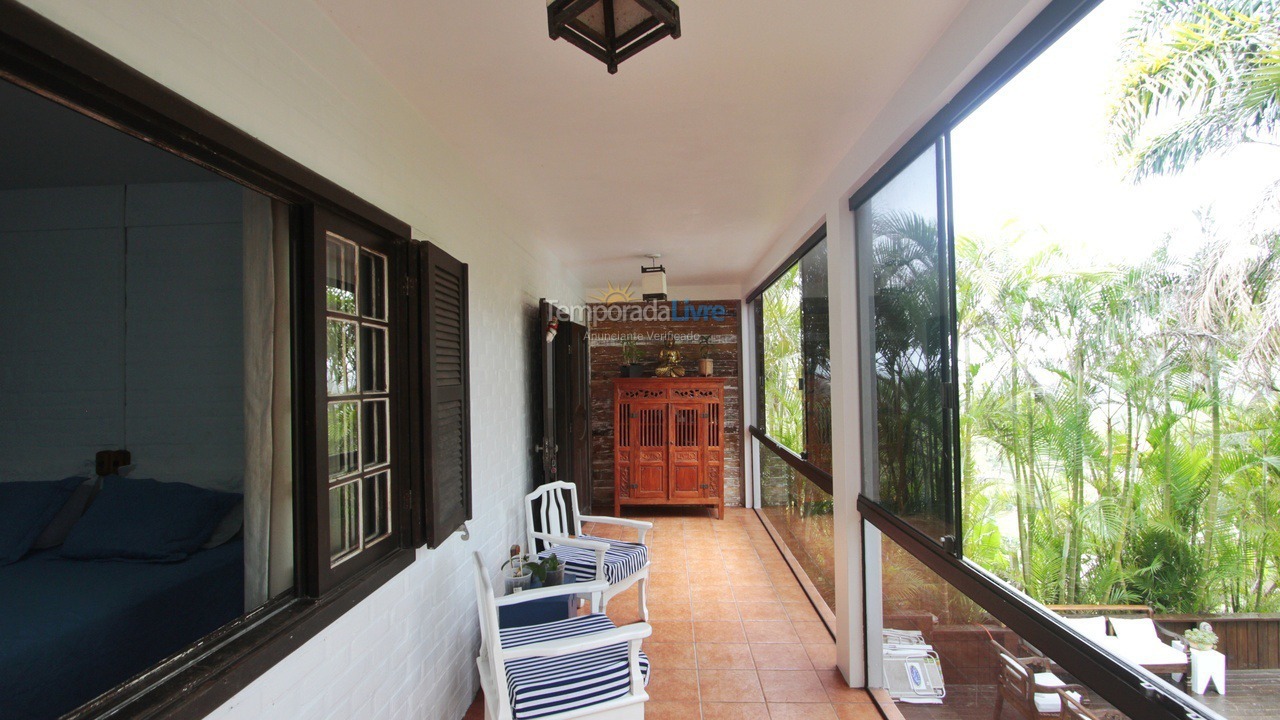 Casa para aluguel de temporada em Imbituba (Praia do Rosa)