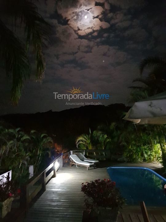 Casa para aluguel de temporada em Imbituba (Praia do Rosa)
