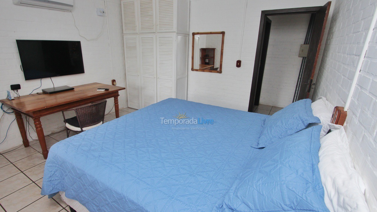 Casa para aluguel de temporada em Imbituba (Praia do Rosa)