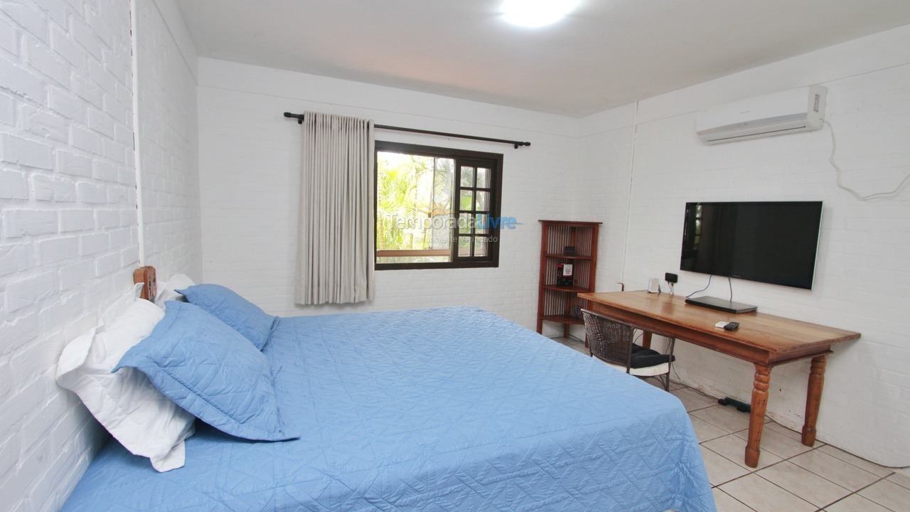 Casa para aluguel de temporada em Imbituba (Praia do Rosa)