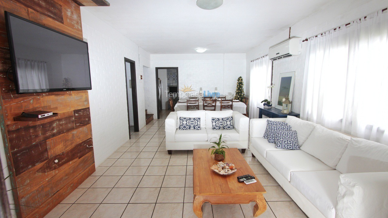 Casa para aluguel de temporada em Imbituba (Praia do Rosa)