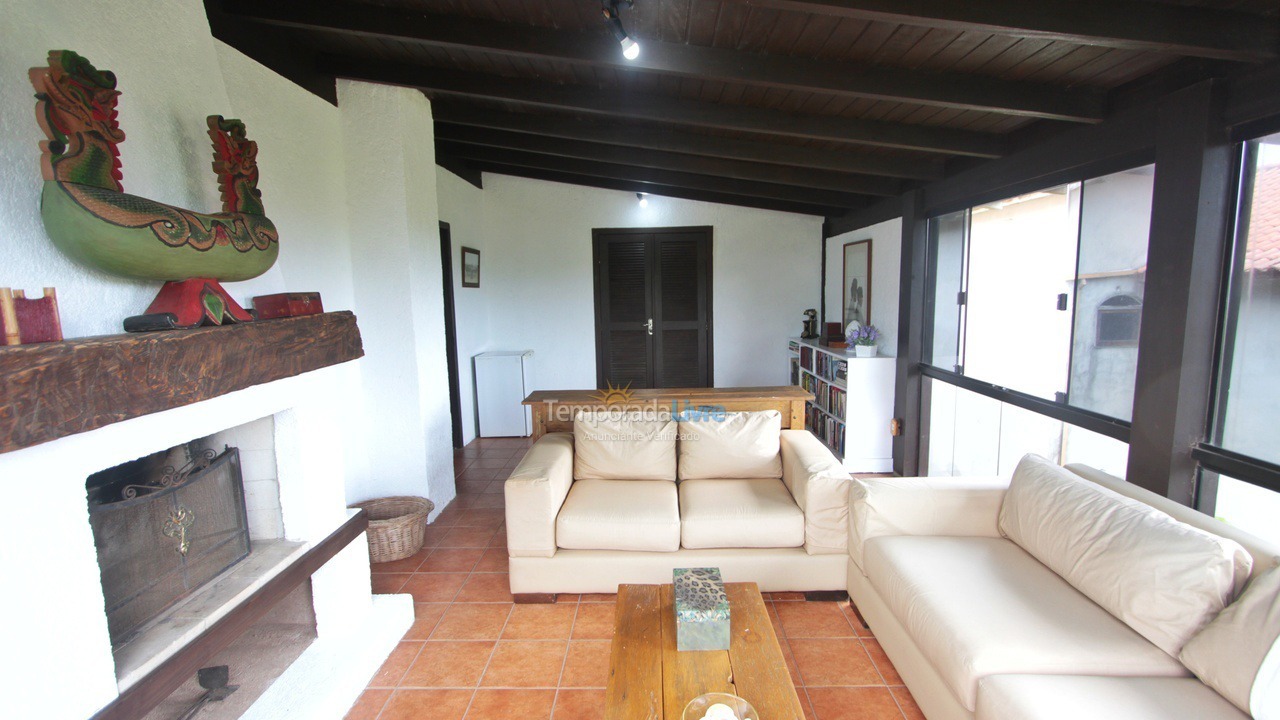 Casa para aluguel de temporada em Imbituba (Praia do Rosa)