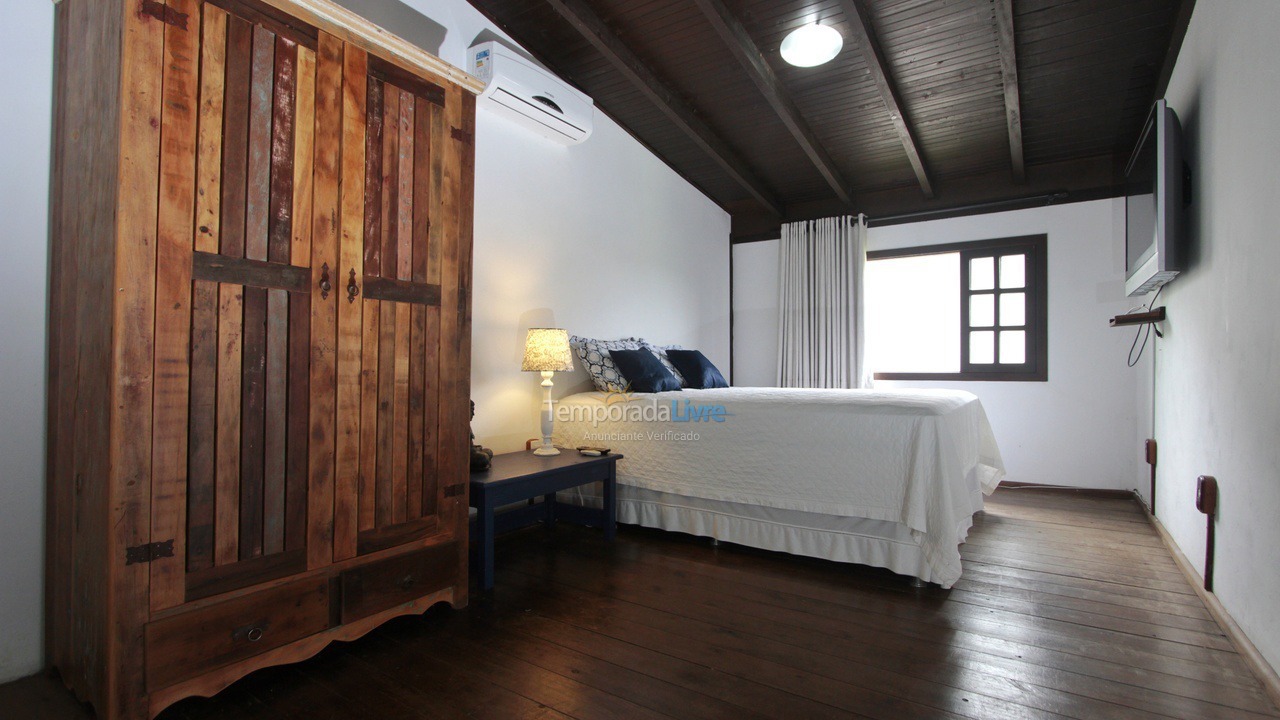 Casa para aluguel de temporada em Imbituba (Praia do Rosa)