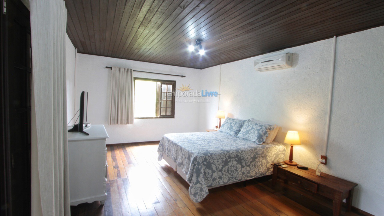 Casa para aluguel de temporada em Imbituba (Praia do Rosa)