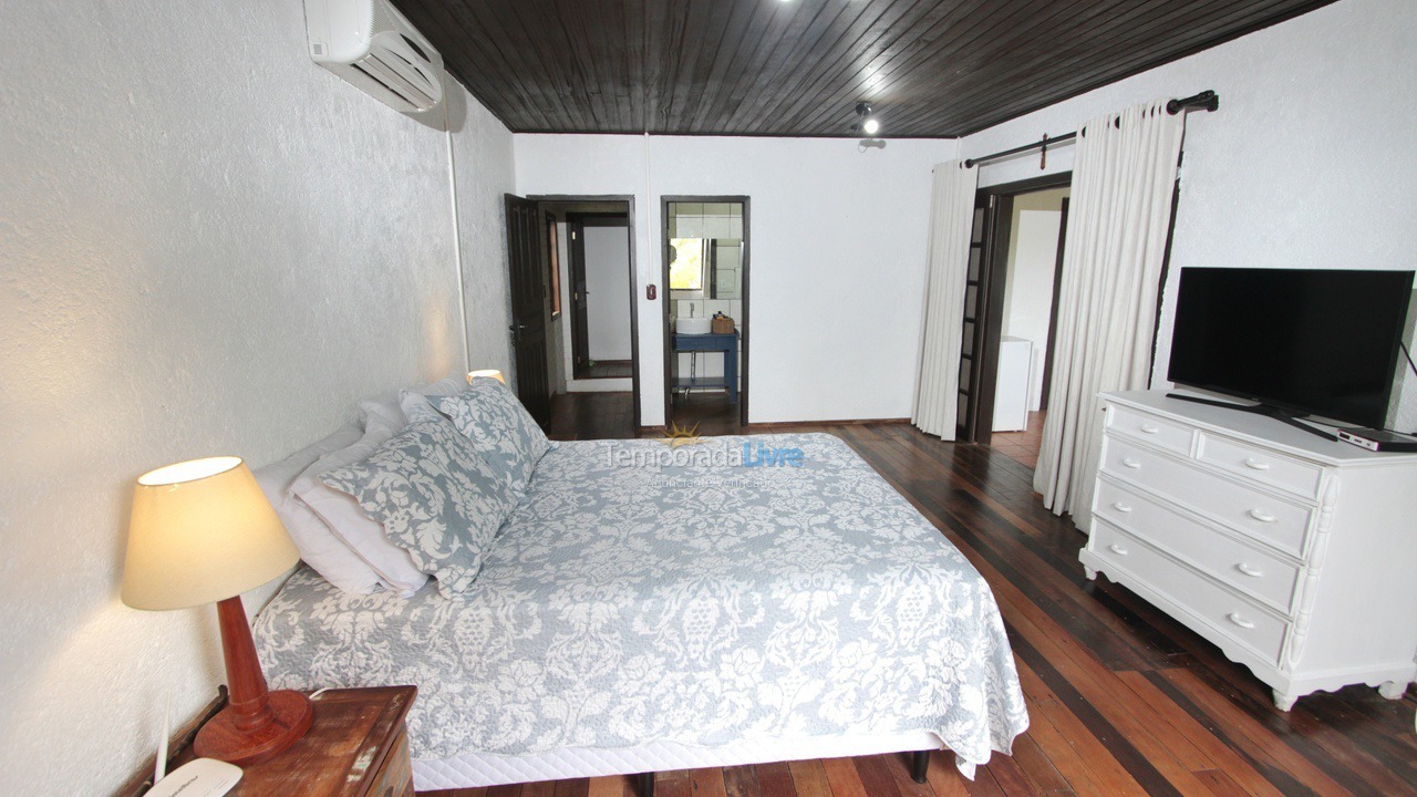 Casa para aluguel de temporada em Imbituba (Praia do Rosa)