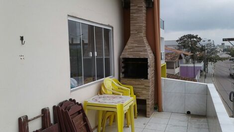 Apartamento em frente mar com 2 dormitórios para até 6 pessoas