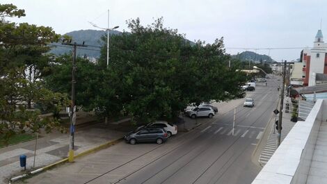 Apartamento em frente mar com 2 dormitórios para até 6 pessoas