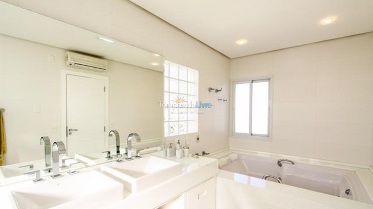 Casa para aluguel de temporada em Florianopolis (Jurerê Internacional)