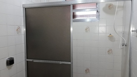 Apto bem aconchegante na praia grande vila guilhermina para temporada