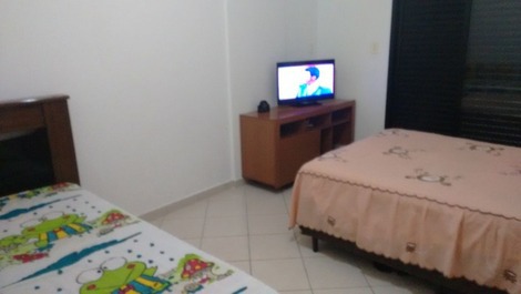 Apto Praia Grande/ Vila Tupi/ con Wi-Fi whats(11)980828083