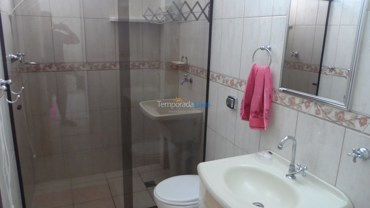 Apartamento para aluguel de temporada em Guarujá (Pitangueiras)