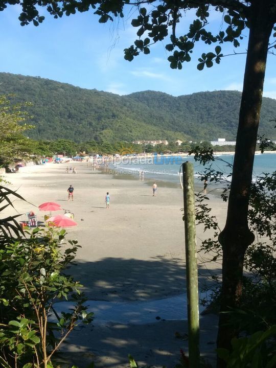 Apartamento para aluguel de temporada em Ubatuba (Praia das Toninhas)
