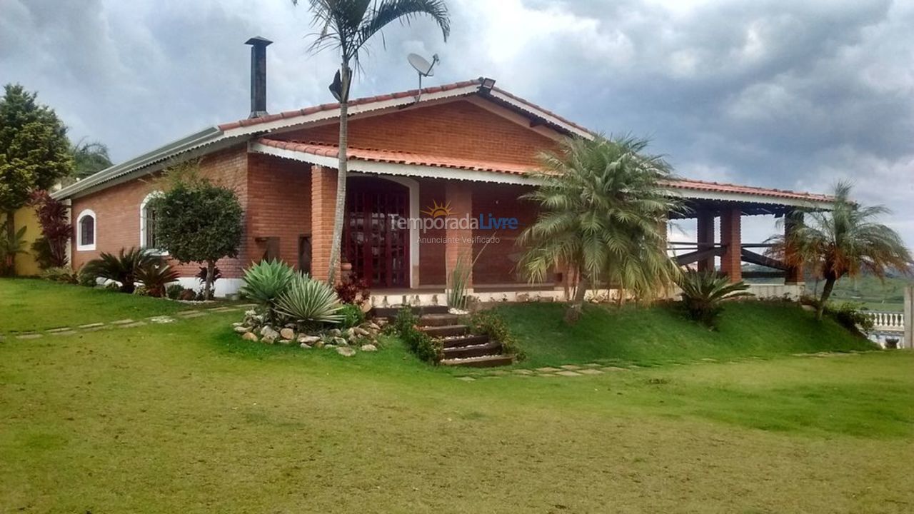 Granja para alquiler de vacaciones em Atibaia (Residencial Pararanga)