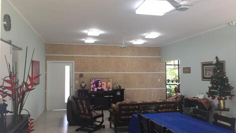 Sala com vista para sala TV