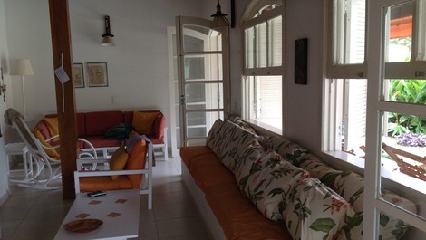 Casa para 10 pessoas 4 suítes - Temporada em Ubatuba