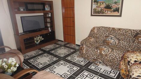 sala de estar com tv