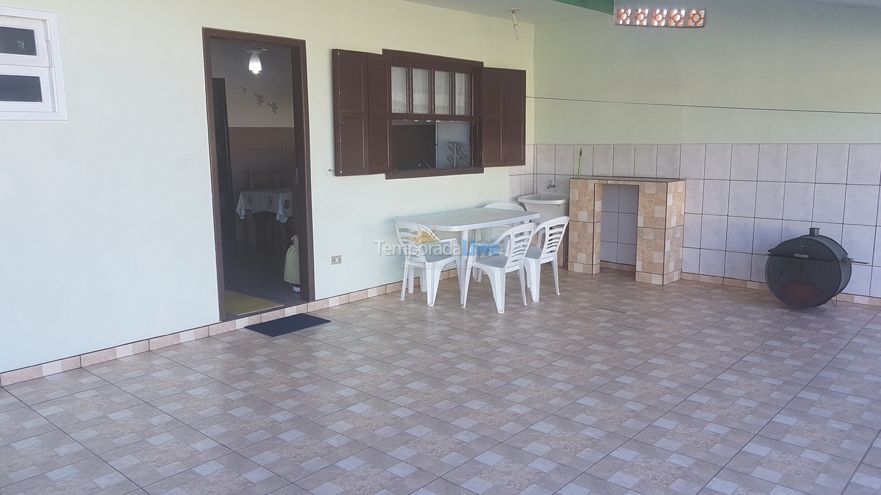 Casa para aluguel de temporada em Itapoá (Barra do Saí)