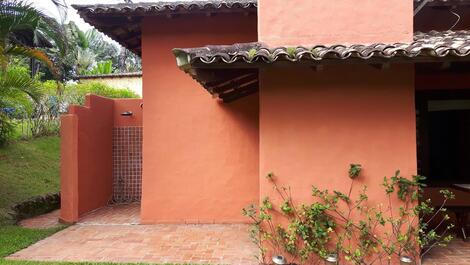 area com chuverão saida praia