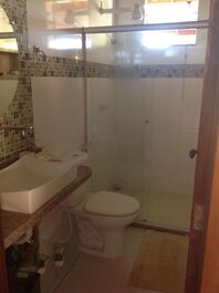 Casa ampla confortável piscina churrasq.,sala jogos,WI-FI 30m do mar