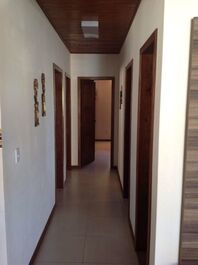 Casa ampla confortável piscina churrasq.,sala jogos,WI-FI 30m do mar