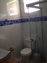 Casa ampla confortável piscina churrasq.,sala jogos,WI-FI 30m do mar