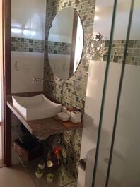 Casa ampla confortável piscina churrasq.,sala jogos,WI-FI 30m do mar