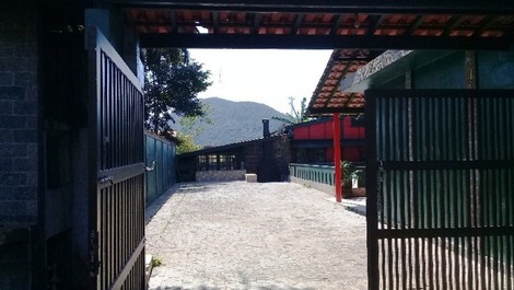 Casa rústica con piscinas en condominio cerrado en la playa de Lagoinha