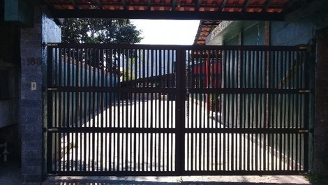 Casa rústica con piscinas en condominio cerrado en la playa de Lagoinha