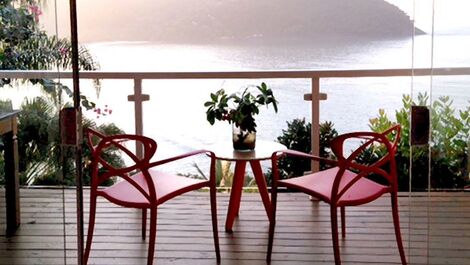 CASA COM VISTA PANORÂMICA EM CONDOMÍNIO FECHADO-SEG. 24 HRS.2 SUÍTES