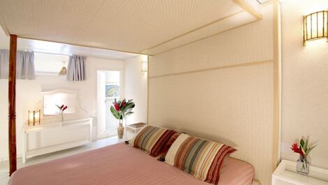 CASA COM VISTA PANORÂMICA EM CONDOMÍNIO FECHADO-SEG. 24 HRS.2 SUÍTES