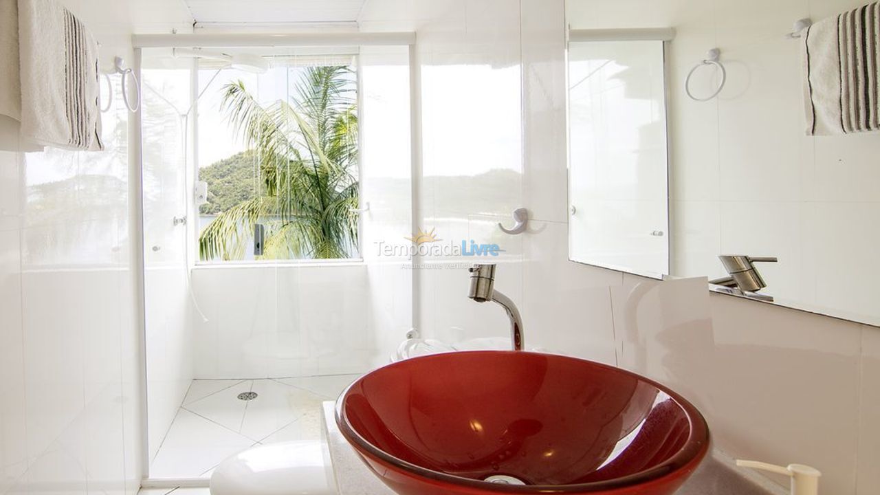 Casa para aluguel de temporada em São Sebastião (Barra do Sahy)